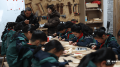 从保守木养脱手能力和空间想象力；邀请他插手